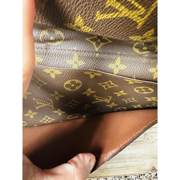 Authentic LOUIS VUITTON Monogram Poche Escapade Organizer Wallet - Picture 9 of 13